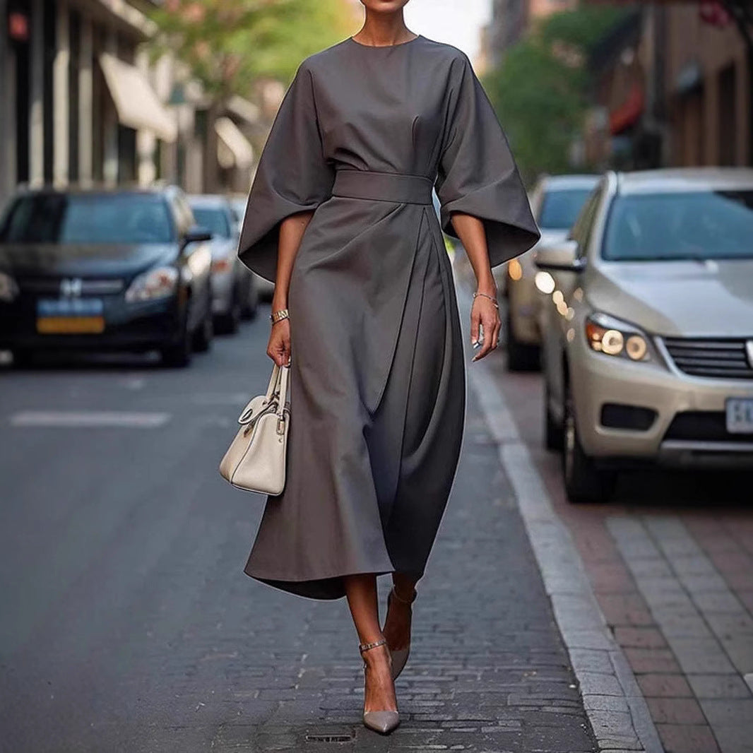„Amelia“ – Elegantes Kleid mit Fledermausärmeln & Taillengürtel