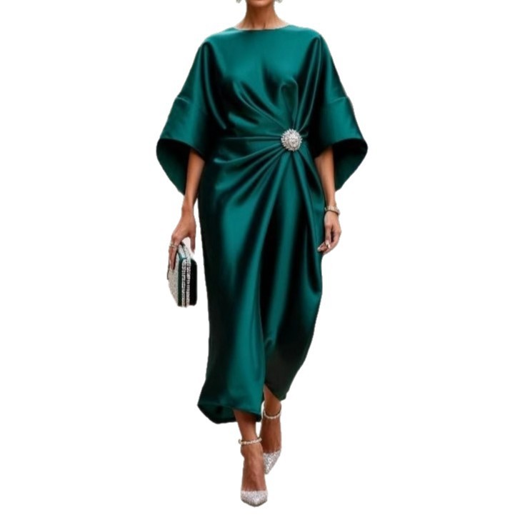 „Isabella“ – Satin Kleid mit Blumen- & Perlen-Details