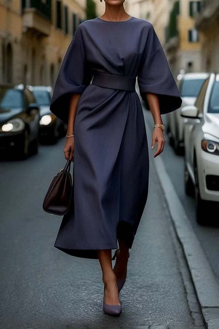 „Amelia“ – Elegantes Kleid mit Fledermausärmeln & Taillengürtel