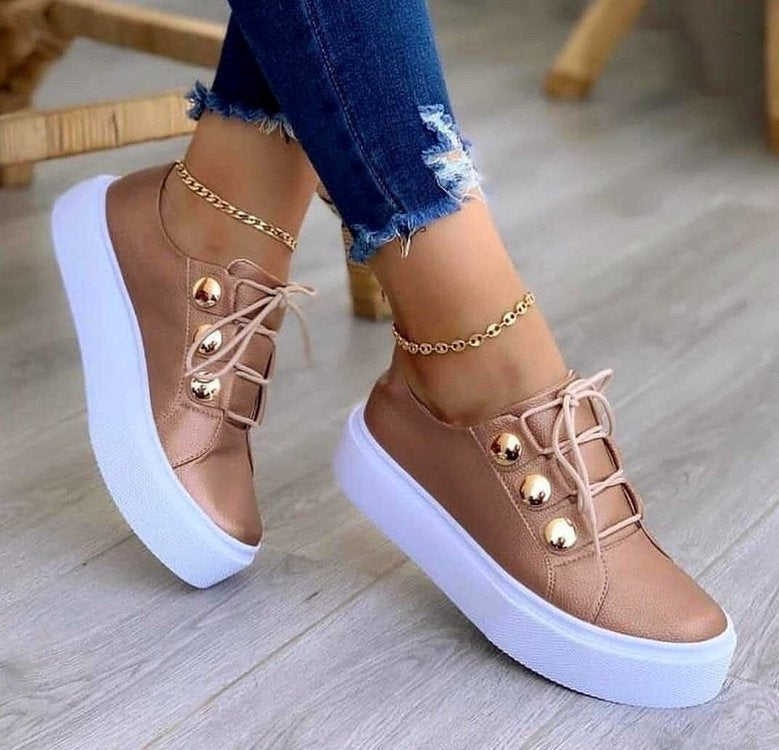 Vera“ – Schnürsneaker mit Nieten