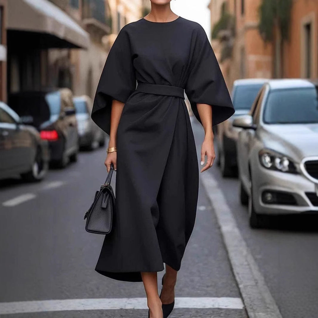 „Amelia“ – Elegantes Kleid mit Fledermausärmeln & Taillengürtel