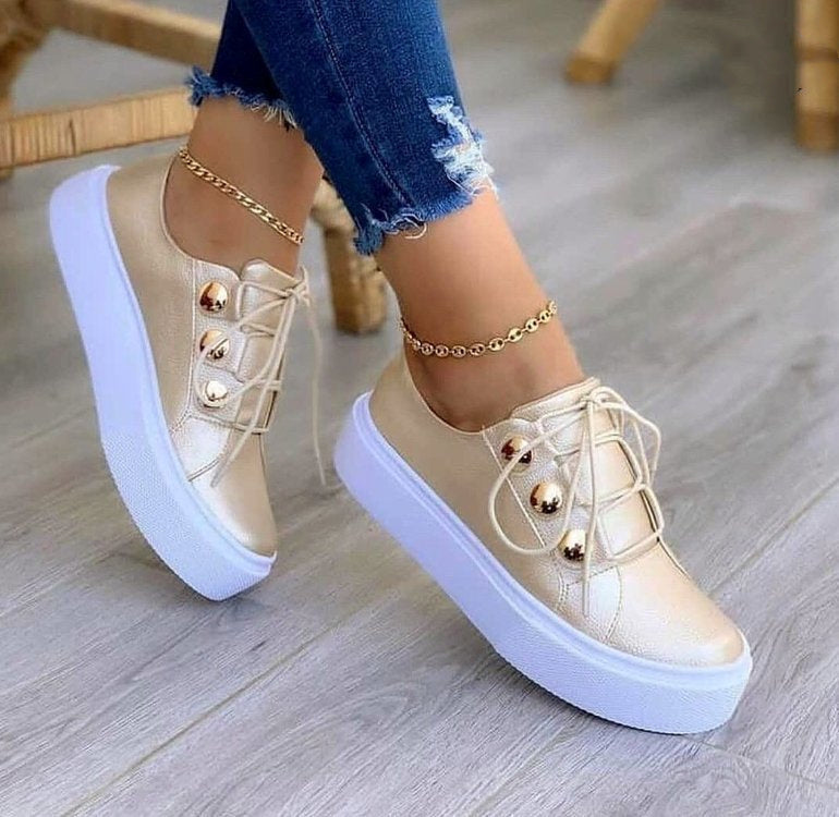 Vera“ – Schnürsneaker mit Nieten