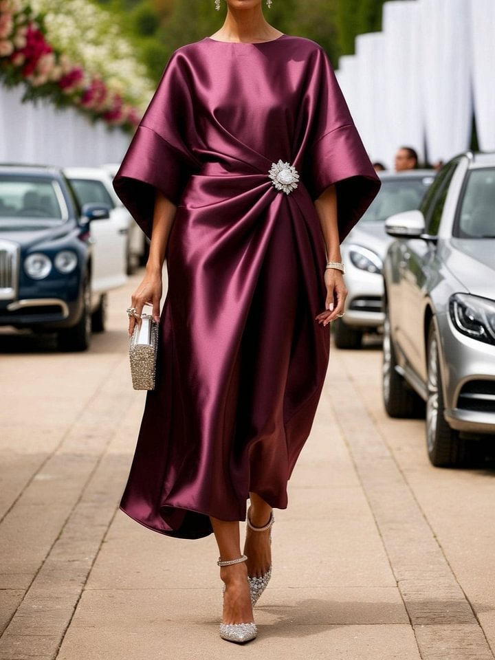 „Isabella“ – Satin Kleid mit Blumen- &amp; Perlen-Details